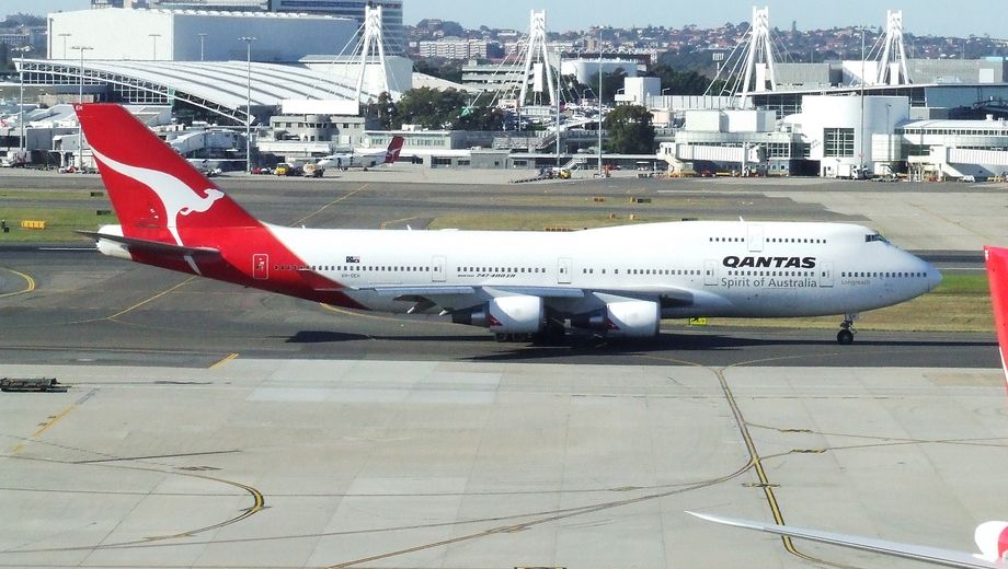 BREAKING: Qantas Flight 107 from Sydney to LA diverts to Fiji with engine trouble
