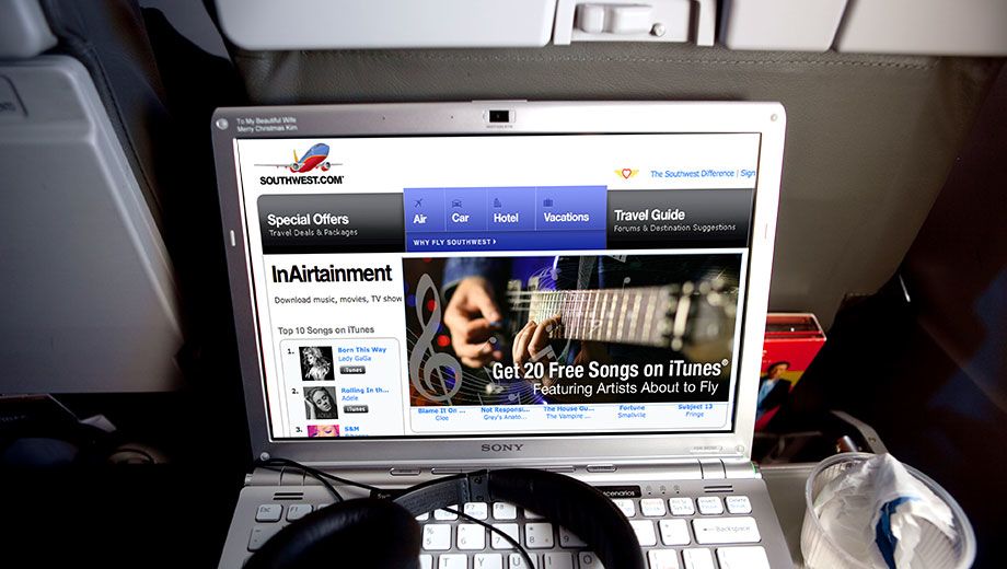 Airline launches inflight iTunes downloads