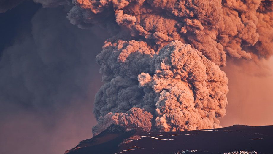 Iceland volcano Grimsvotn: Reykjavik airport reopens