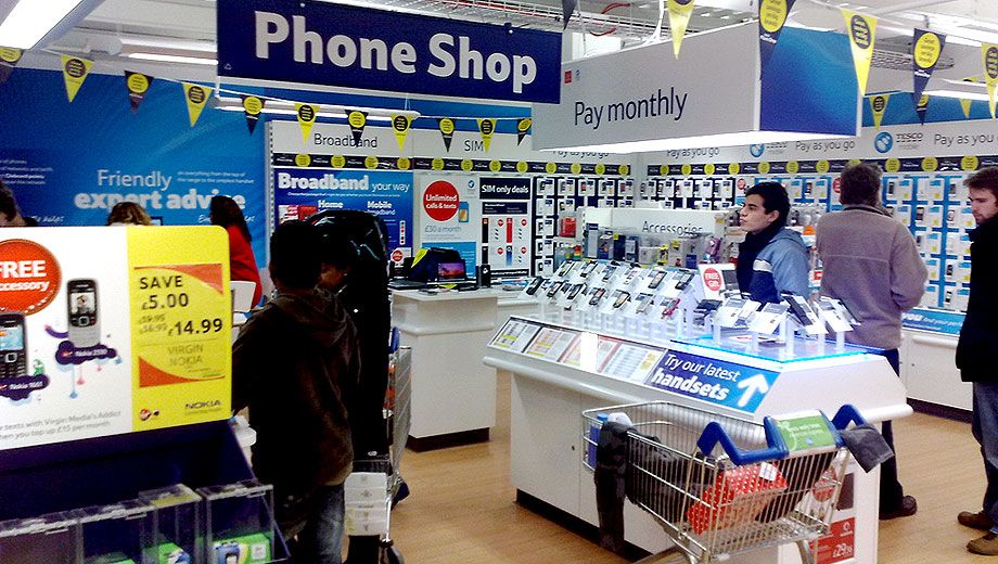 Best prepaid SIM card for travelling to the UK: Tesco Mobile