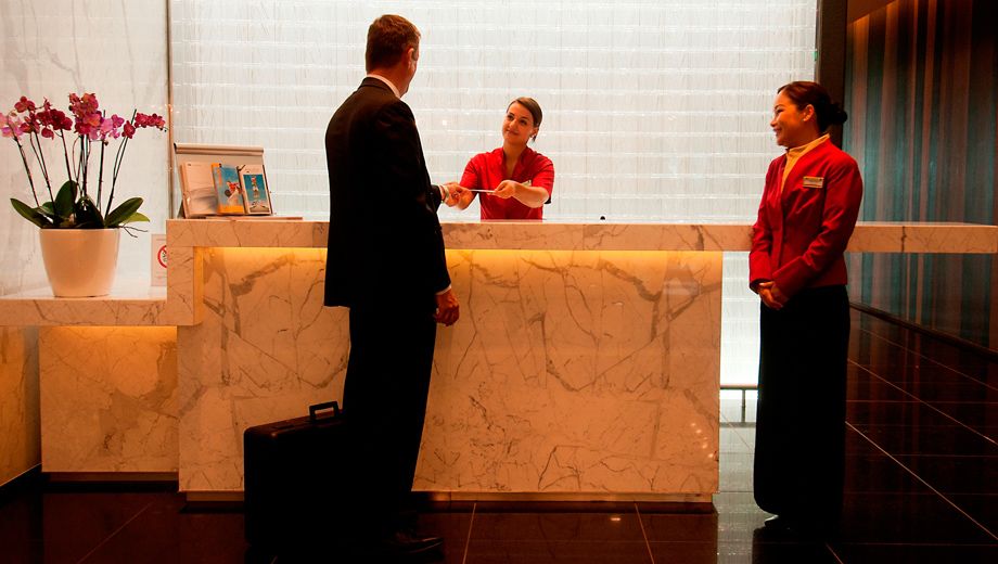 Cathay Pacific: new first & business lounge opens in Paris