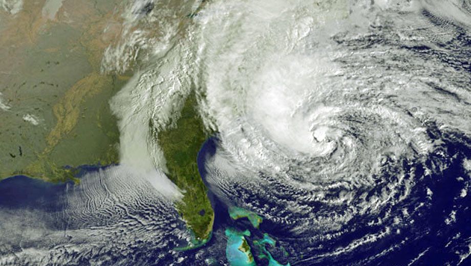 Hurricane Sandy: Airlines cancel flights, New York shuts down