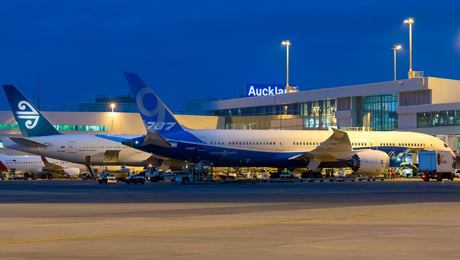 Boeing 787-9 arrives in Auckland, Air New Zealand showcases new jet