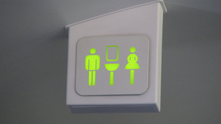 Airline passengers sue over first class loo