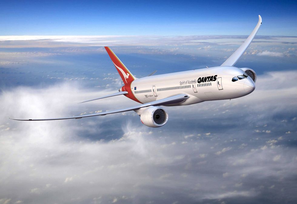 When will Qantas get its first Boeing 787 Dreamliners?