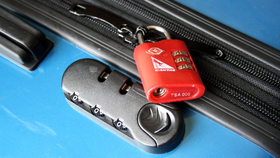 Flying to the USA or Canada? Save your suitcase: grab a TSA lock