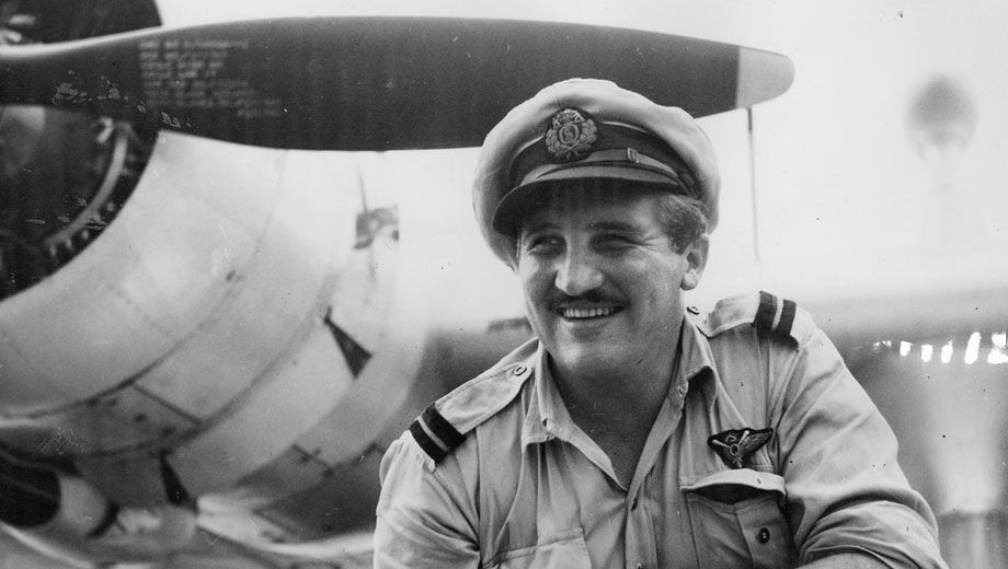 Photo gallery: Qantas pilot uniforms through the years