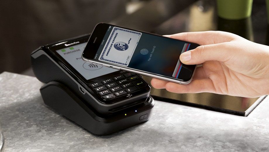 Which Australian banks support Apple Pay credit card payments?