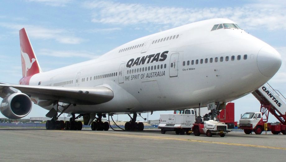 Qantas refreshes Boeing 747 first class