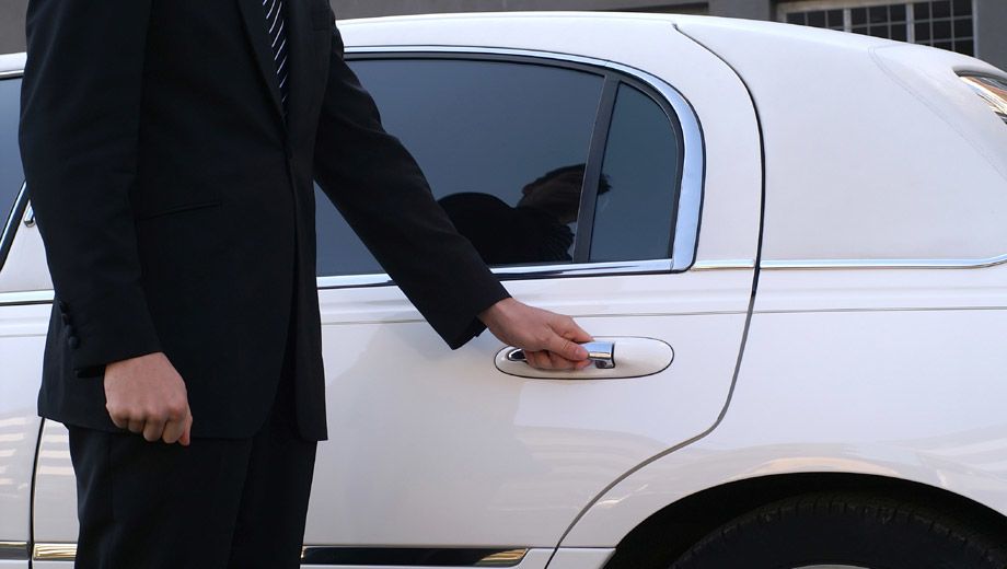 Etihad scraps free chauffeur drive for business, first class