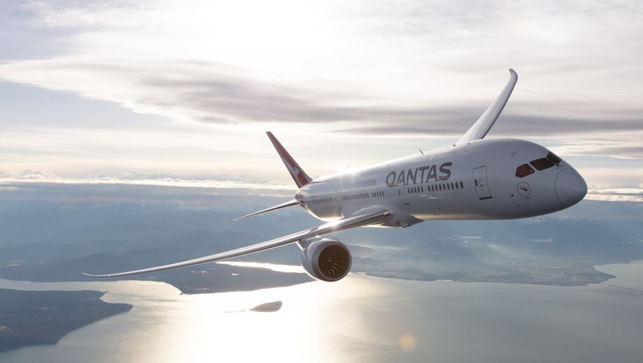 Qantas begins Boeing 787 flights to Hong Kong
