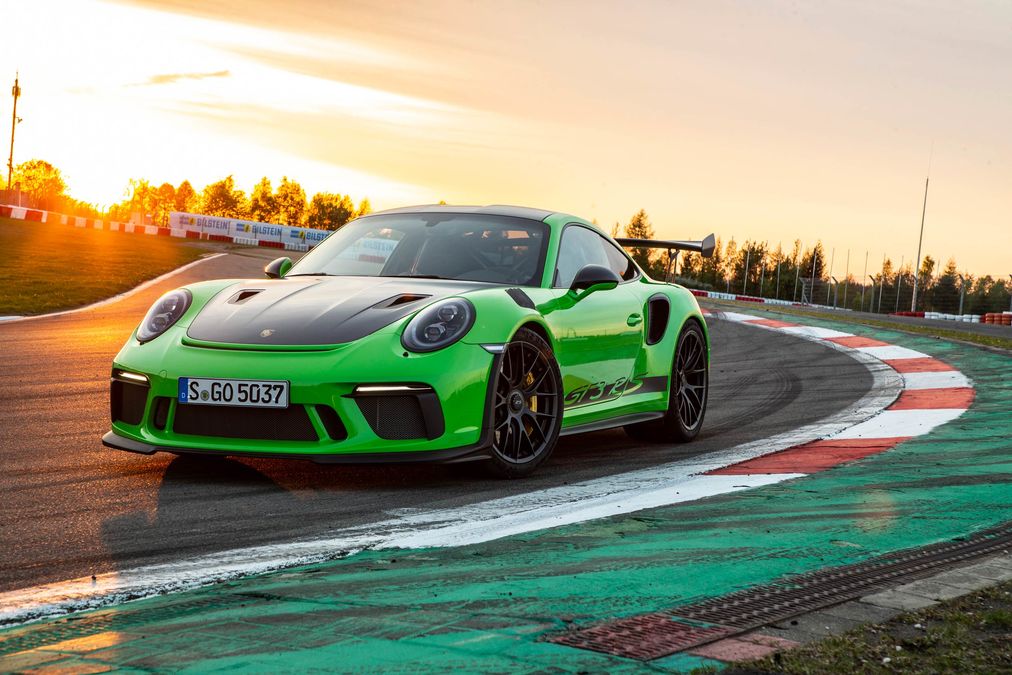 The Porsche 911 GT3 RS is made for special days and special roads 