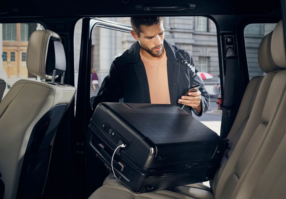 Samsonite EVOA Tech is Mensa-grade smart luggage