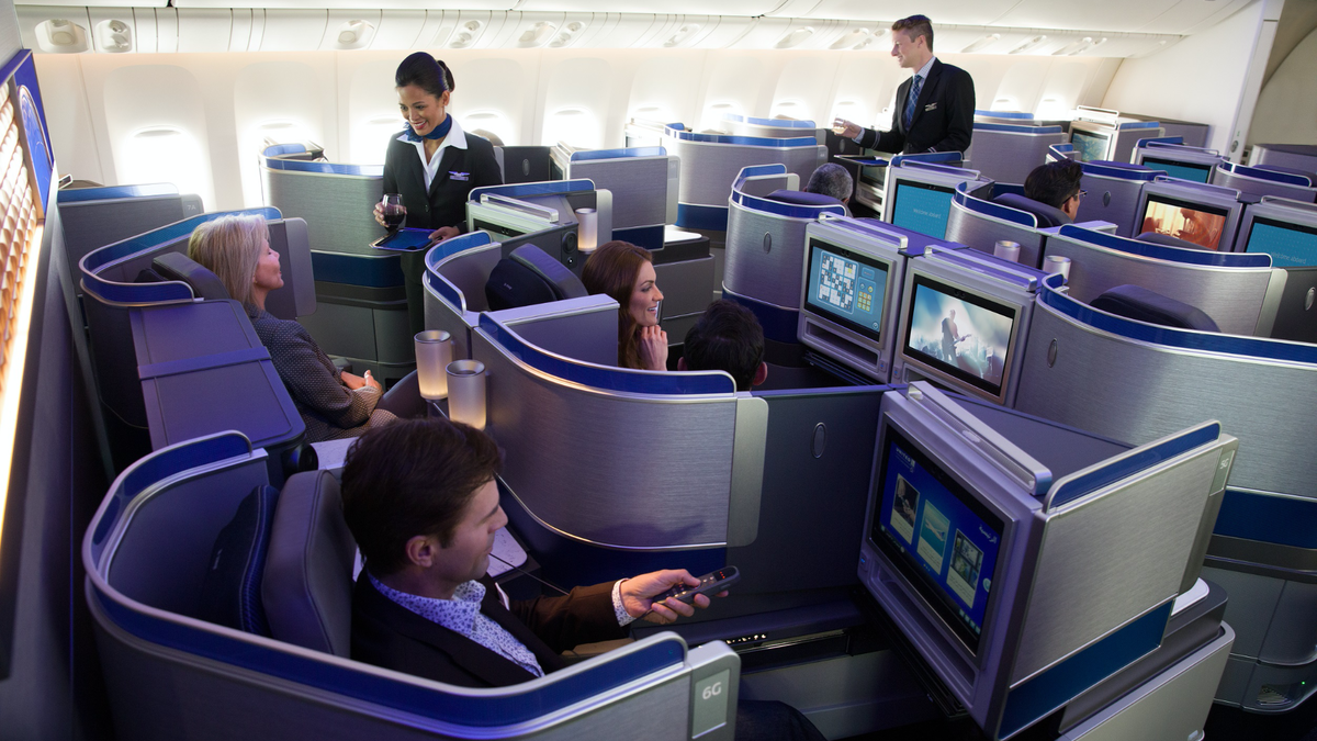United Boeing 787-10 brings Polaris business class to domestic flights