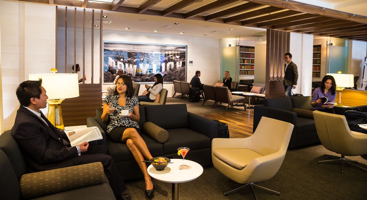 LAX business class lounges compared: Oneworld vs Star Alliance