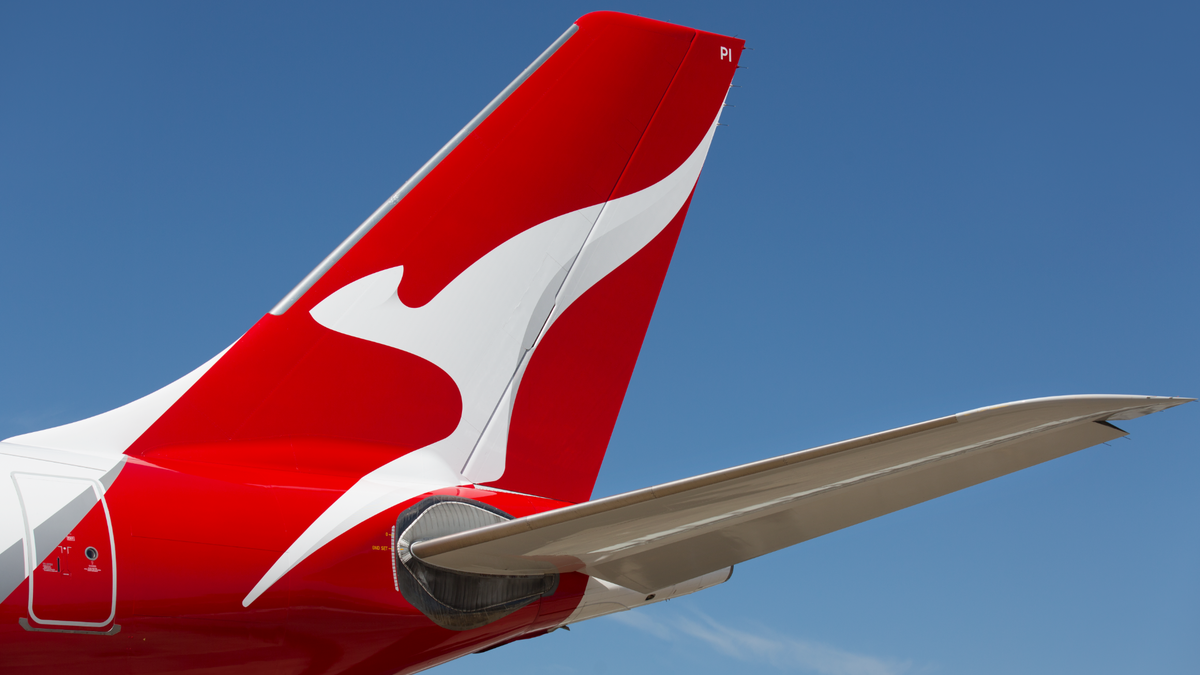 Qantas cautious on resuming flights to China