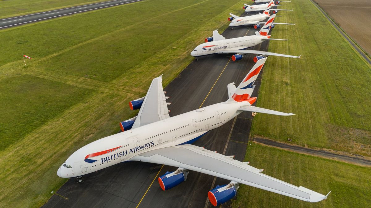 British Airways threatens to sack all 4,300 of its pilots