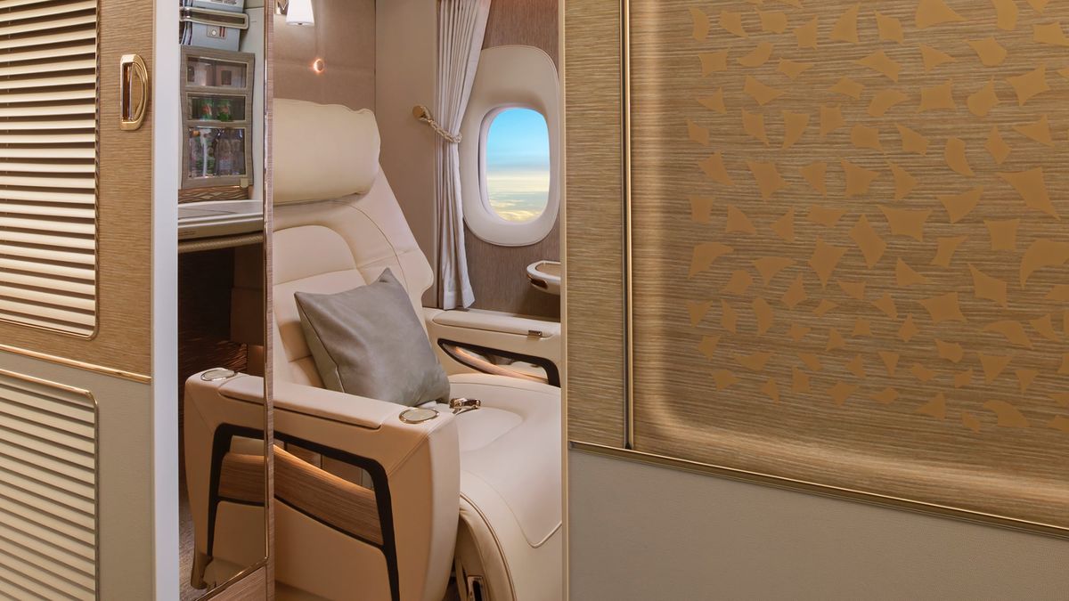 Emirates' new Boeing 777X first, business class