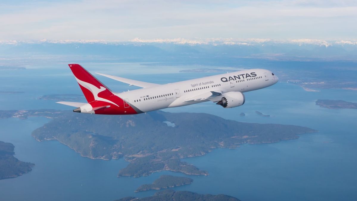 Qantas considers more Boeing 787 sightseeing 'flights to nowhere'