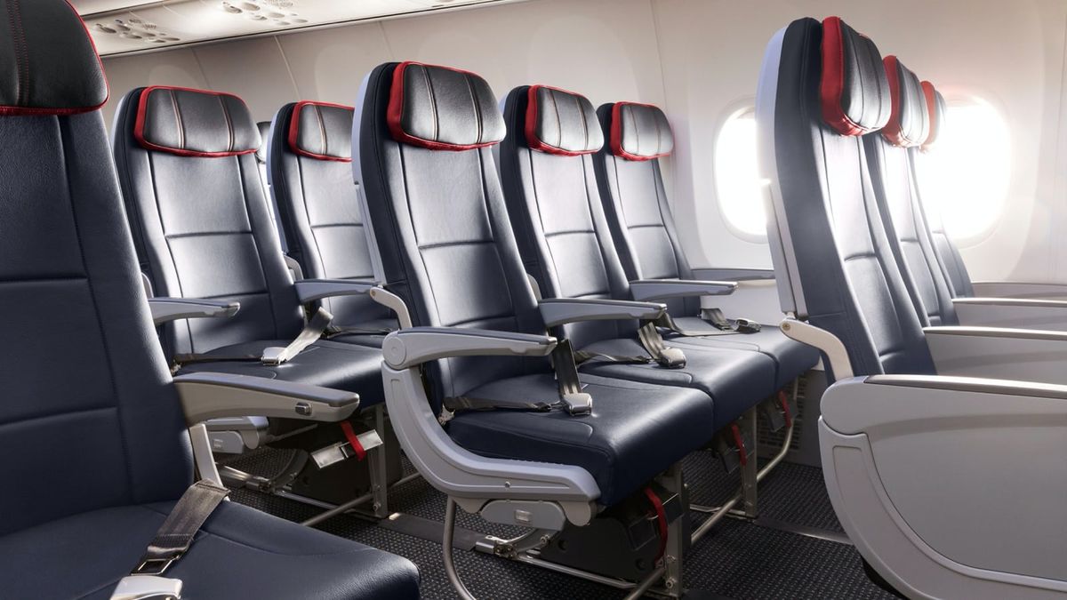 Qantas frequent flyers lose American Airlines 'extra legroom' upgrades