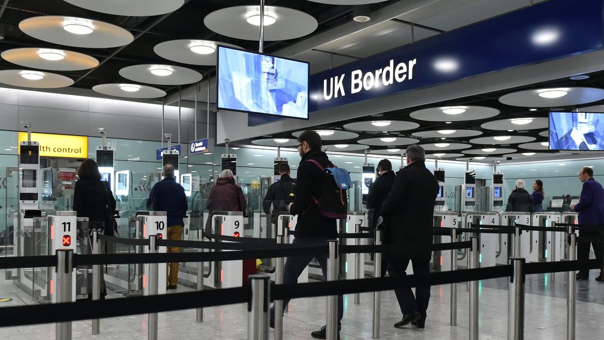UK imposes mandatory COVID tests on all incoming travellers