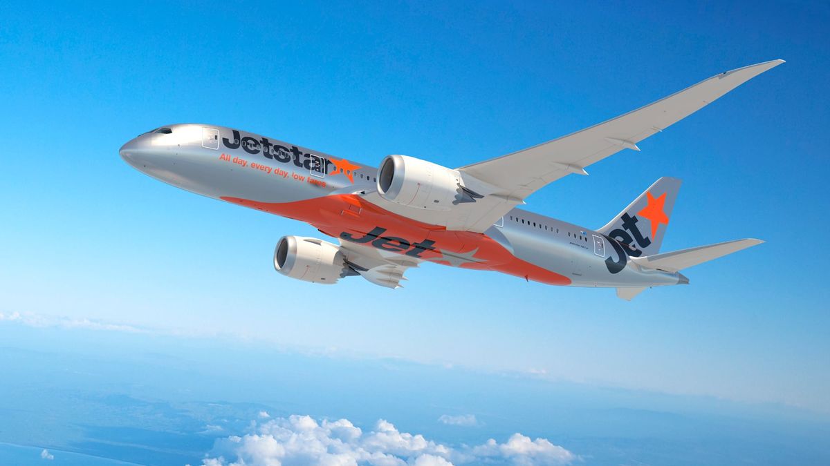 Jetstar's Boeing 787s fly into extended storage at Alice Springs