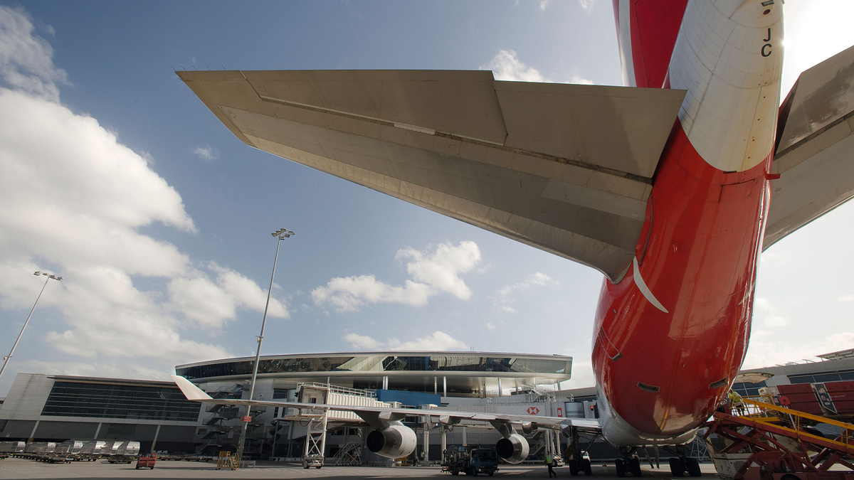 Qantas cancels international flights through to December