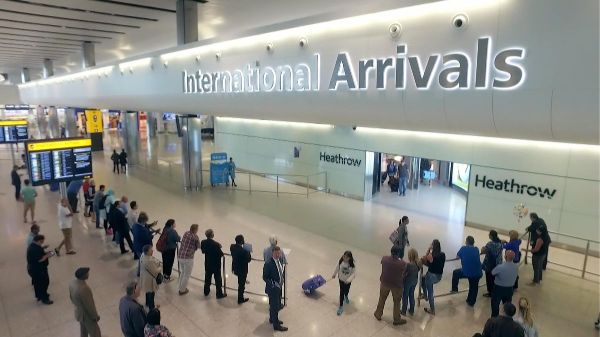 UK considers opening foreign travel for vaccinated passengers