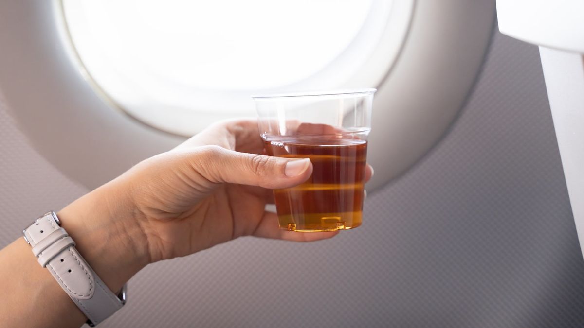 US airlines pushed to ban carry-on alcoholic drinks