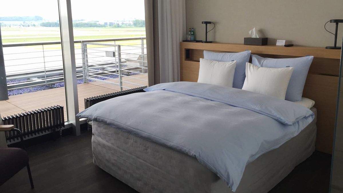 This first class airport lounge has its own ‘hotel rooms’