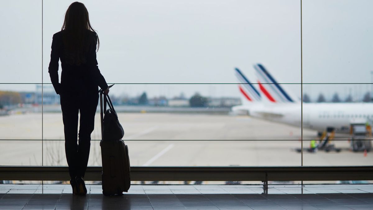 France bans short-range domestic flights