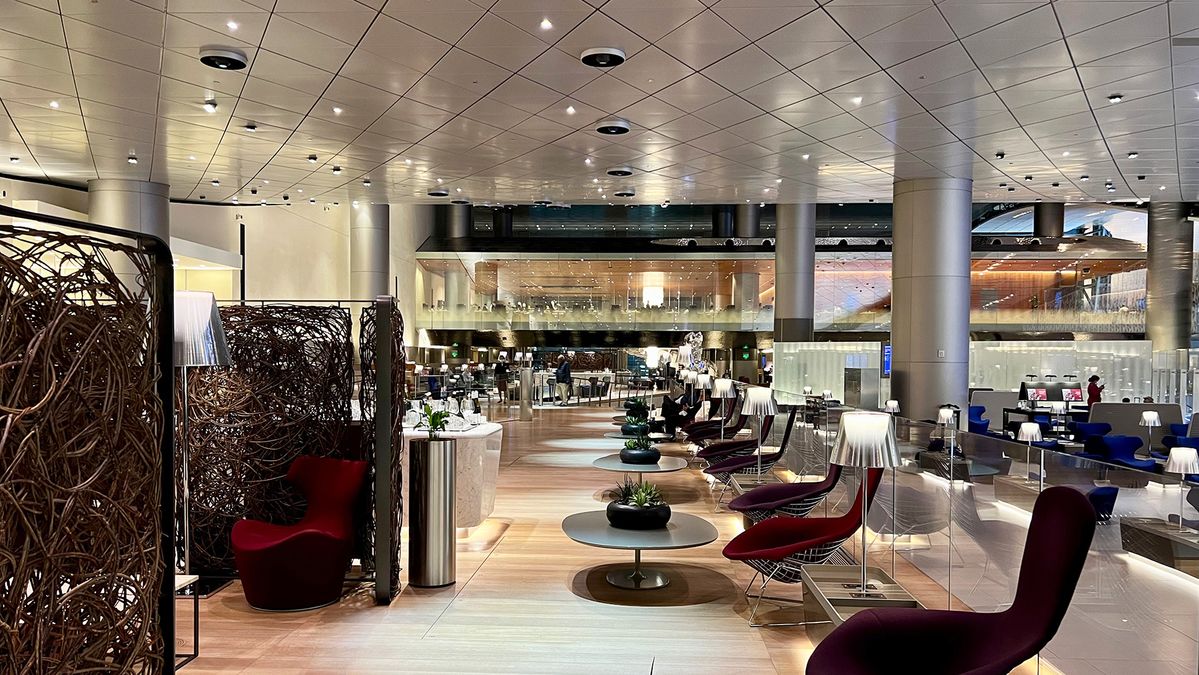 Qatar Airways Al Mourjan Business Lounge – South, Doha Hamad Airport