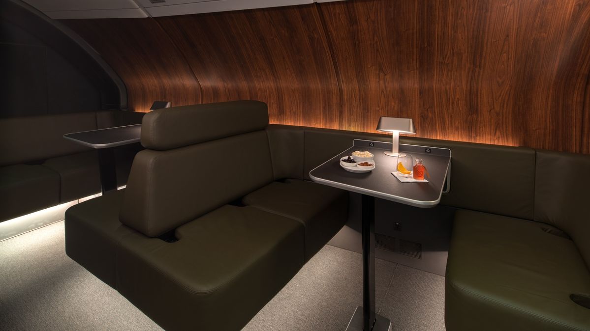 Review: Qantas Airbus A380 onboard lounge