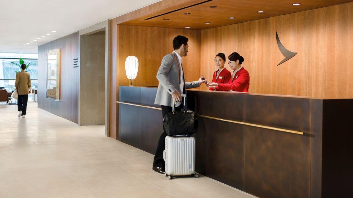 Your complete Oneworld lounge guide for Hong Kong