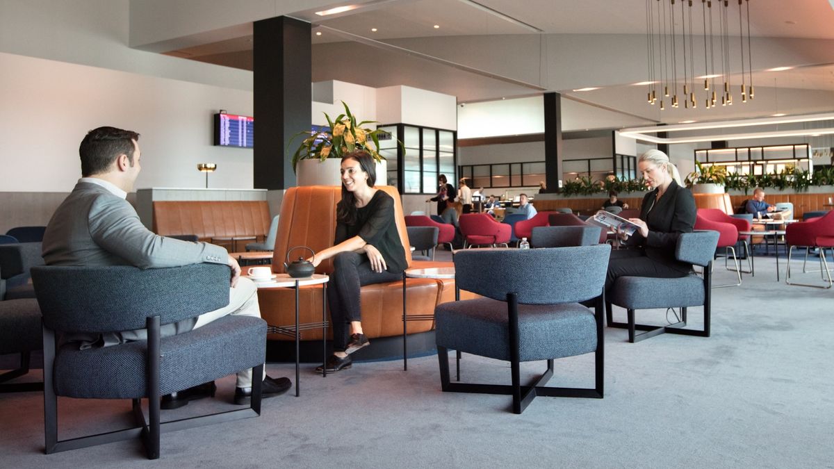Qantas lounge dress code: what you can and can’t wear