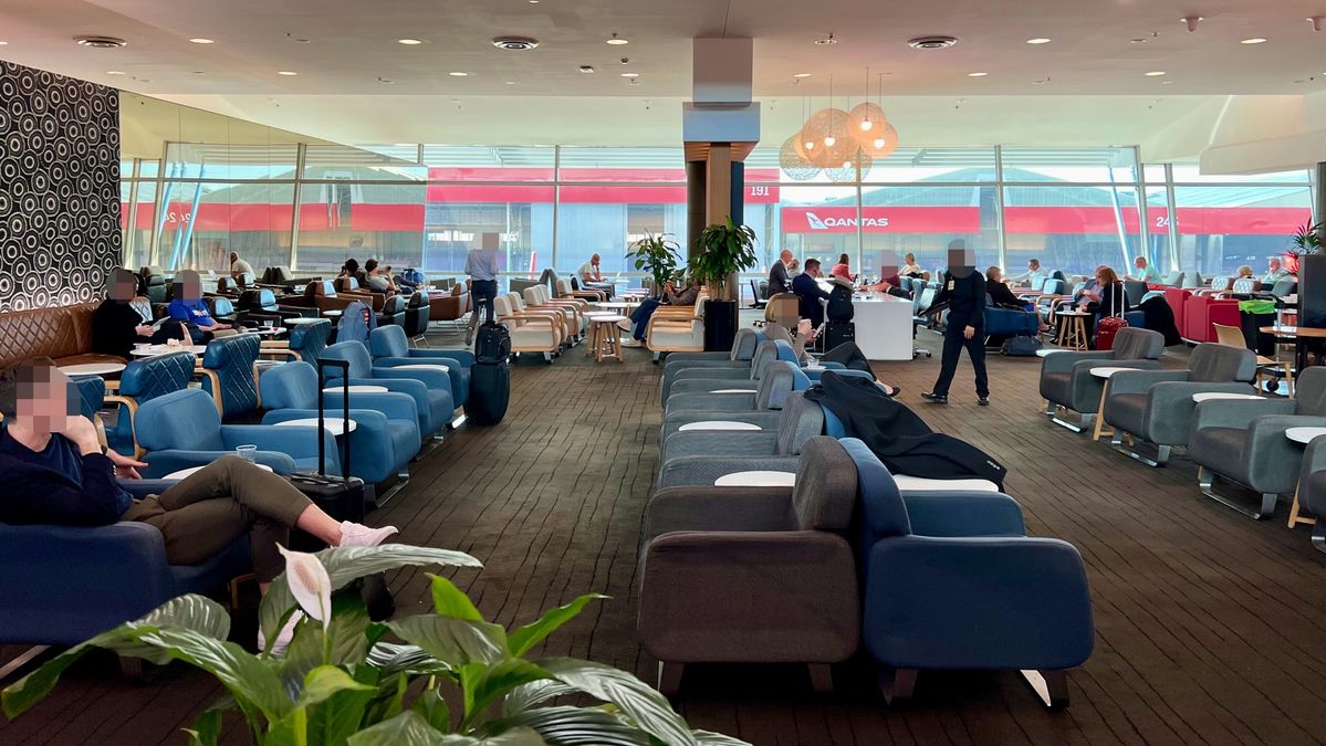 Qantas Sydney Airport domestic business lounge