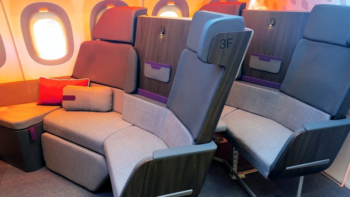 Airbus A321LR business class concept is a corner couch