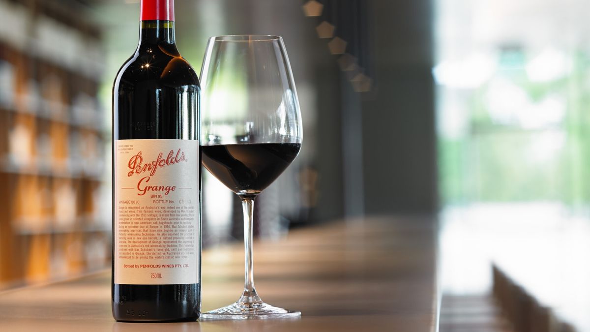 Qantas uncorks Penfolds Grange at its first class lounges