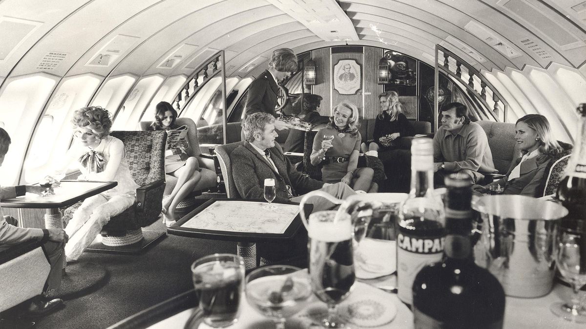 Recalling the fabulous bars and lounges of the Boeing 747