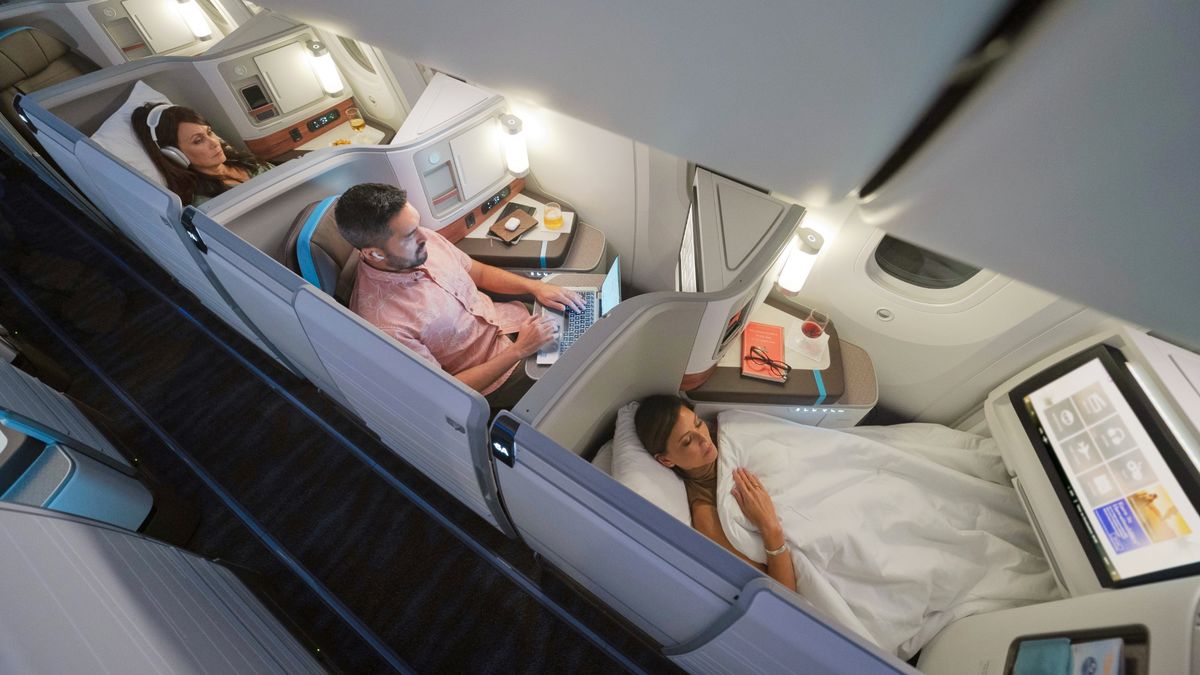 Hawaiian Airlines’ 787 business class takes to the skies