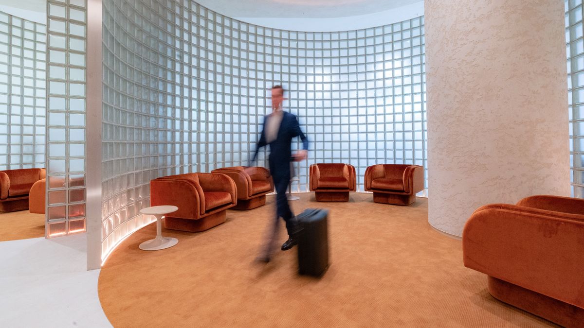 Sydney Airport’s new Emirates, SQ first class check-in suite