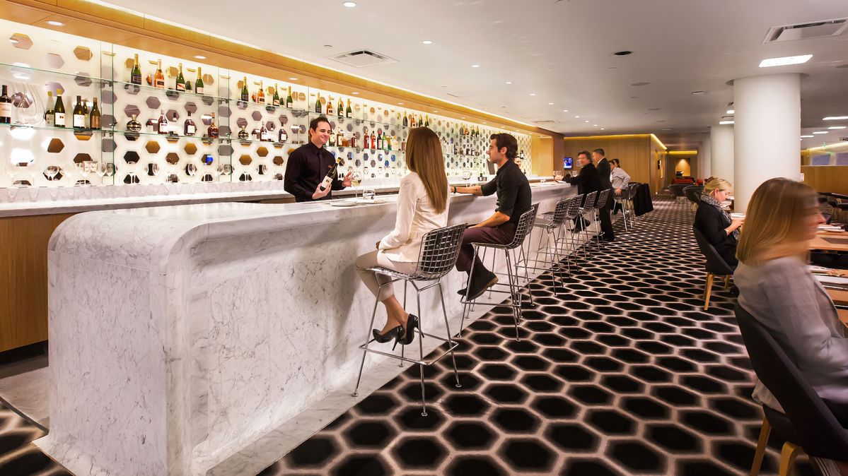 Qantas temporarily closes LAX first class lounge
