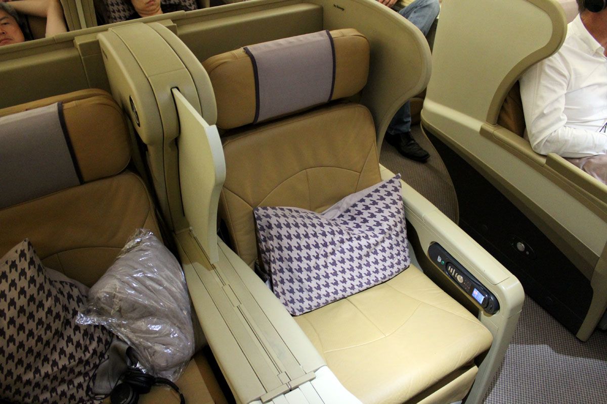 Review: Singapore Airlines Airbus A330 business class: Brisbane ...