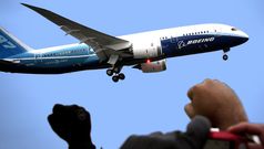 Japan's airlines first to carry passengers on 787