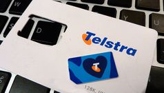 Telstra warns customers of global roaming bills