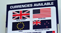 Currency exchange money saving tips