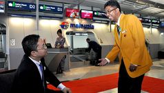Malaysia Airlines unveils 'check-in lounge' at KL