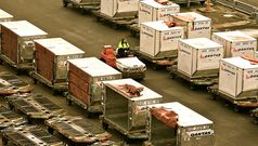 Qantas leaves baggage behind -- deliberately.