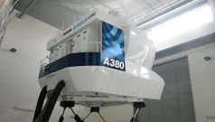 HD Video: inside a real Qantas flight simulator