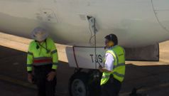 Qantas to use bigger planes as strike-breakers